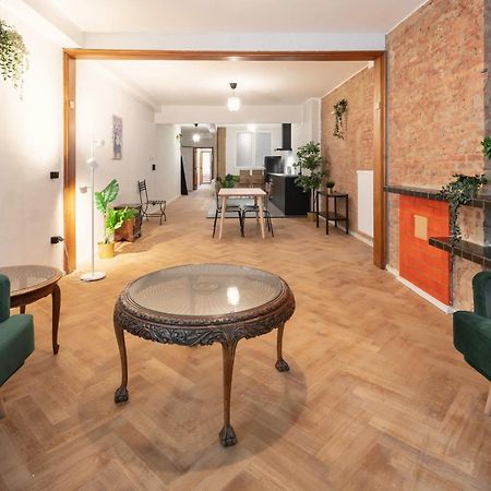 Two-Bedroom Apartments In The Heart Of Anversa Esterno foto