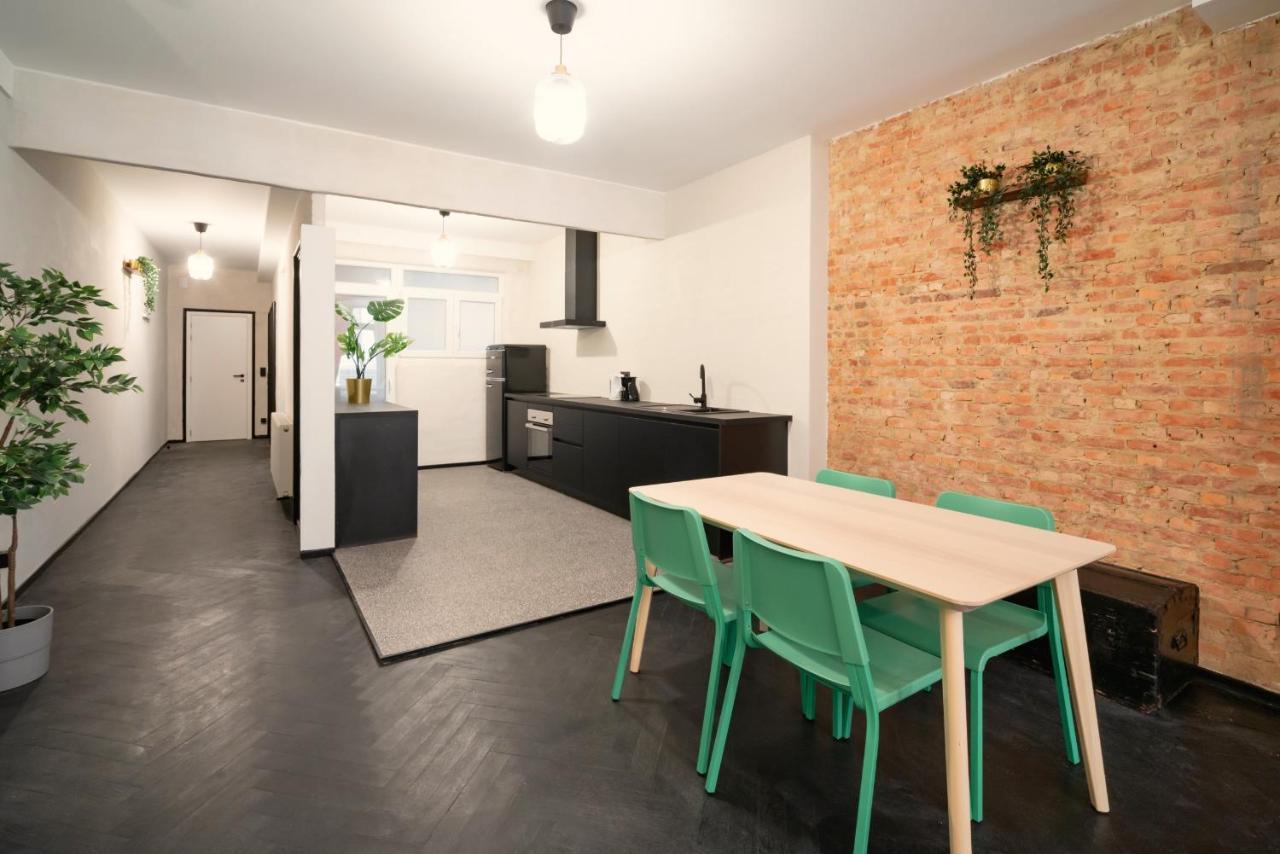Two-Bedroom Apartments In The Heart Of Anversa Esterno foto