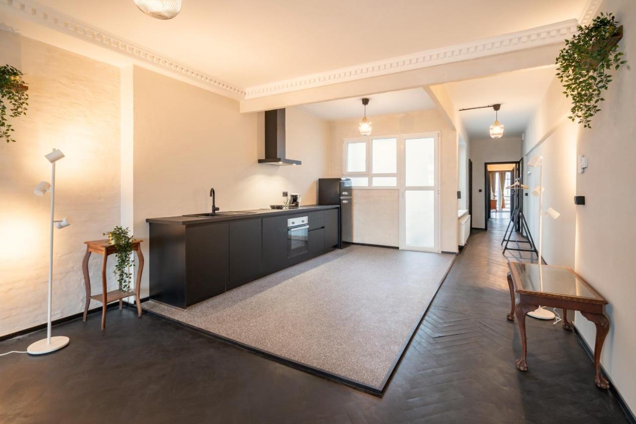 Two-Bedroom Apartments In The Heart Of Anversa Esterno foto