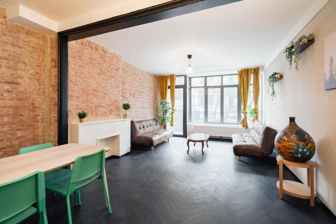 Two-Bedroom Apartments In The Heart Of Anversa Esterno foto
