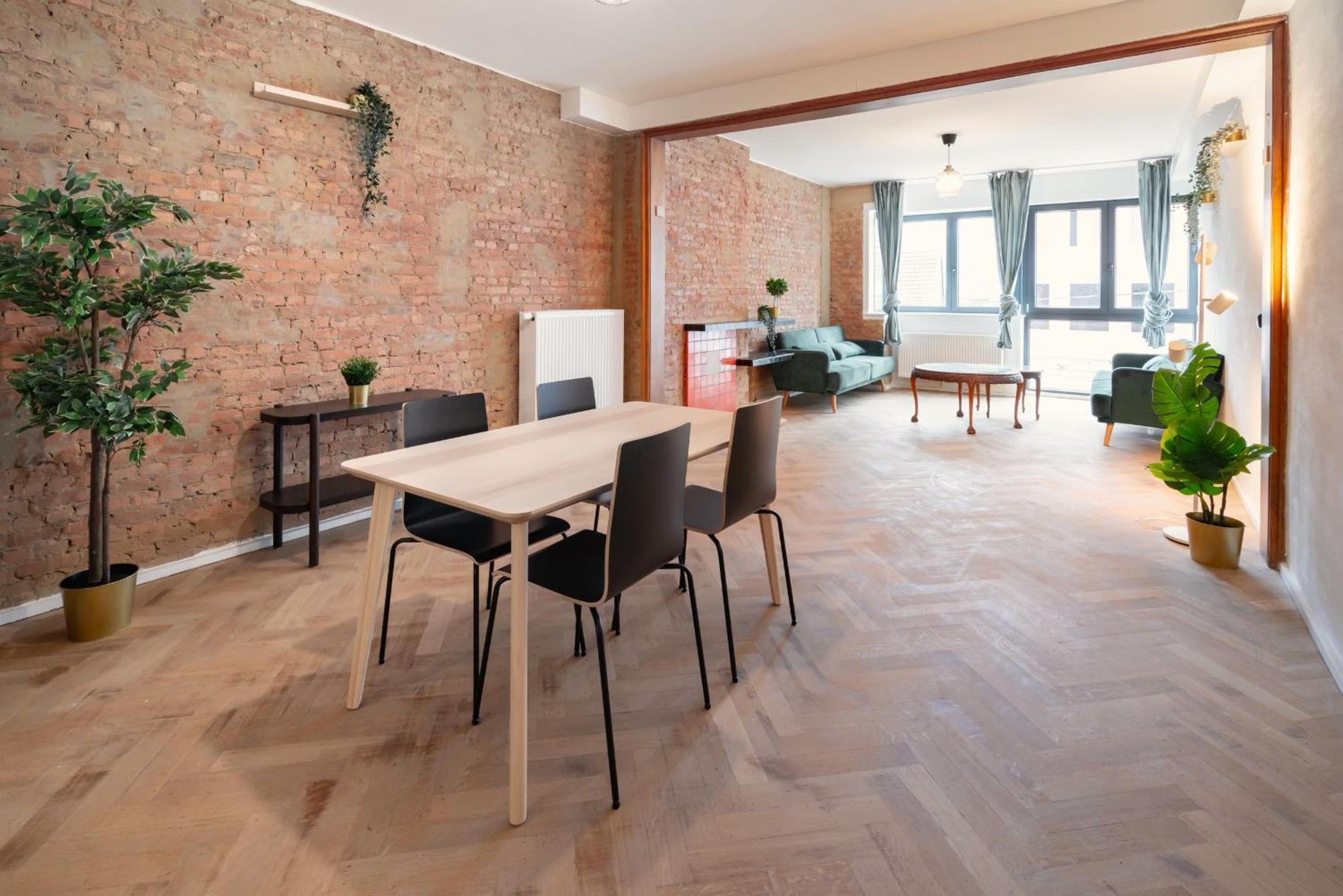 Two-Bedroom Apartments In The Heart Of Anversa Esterno foto