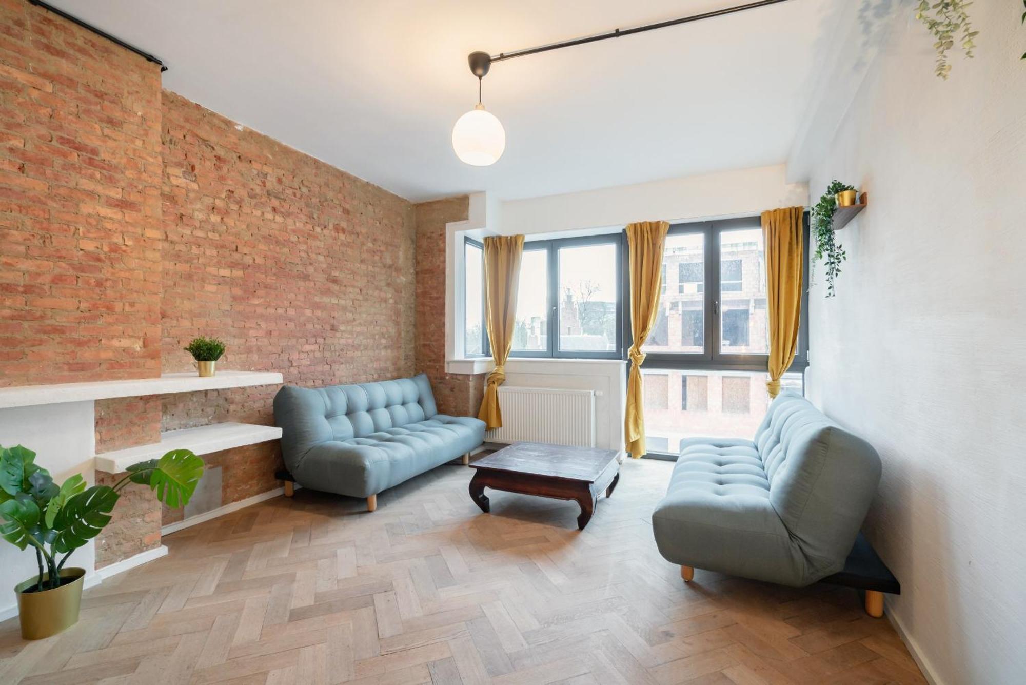 Two-Bedroom Apartments In The Heart Of Anversa Esterno foto