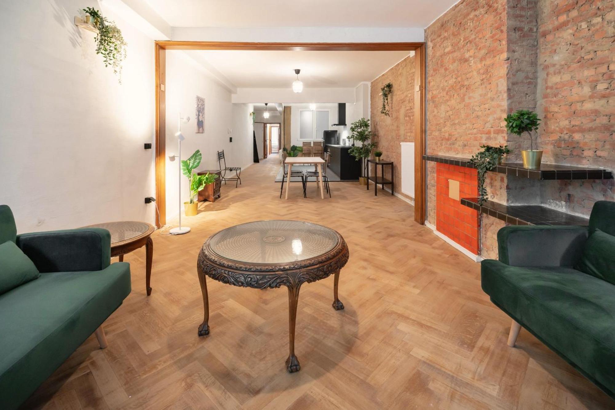 Two-Bedroom Apartments In The Heart Of Anversa Esterno foto