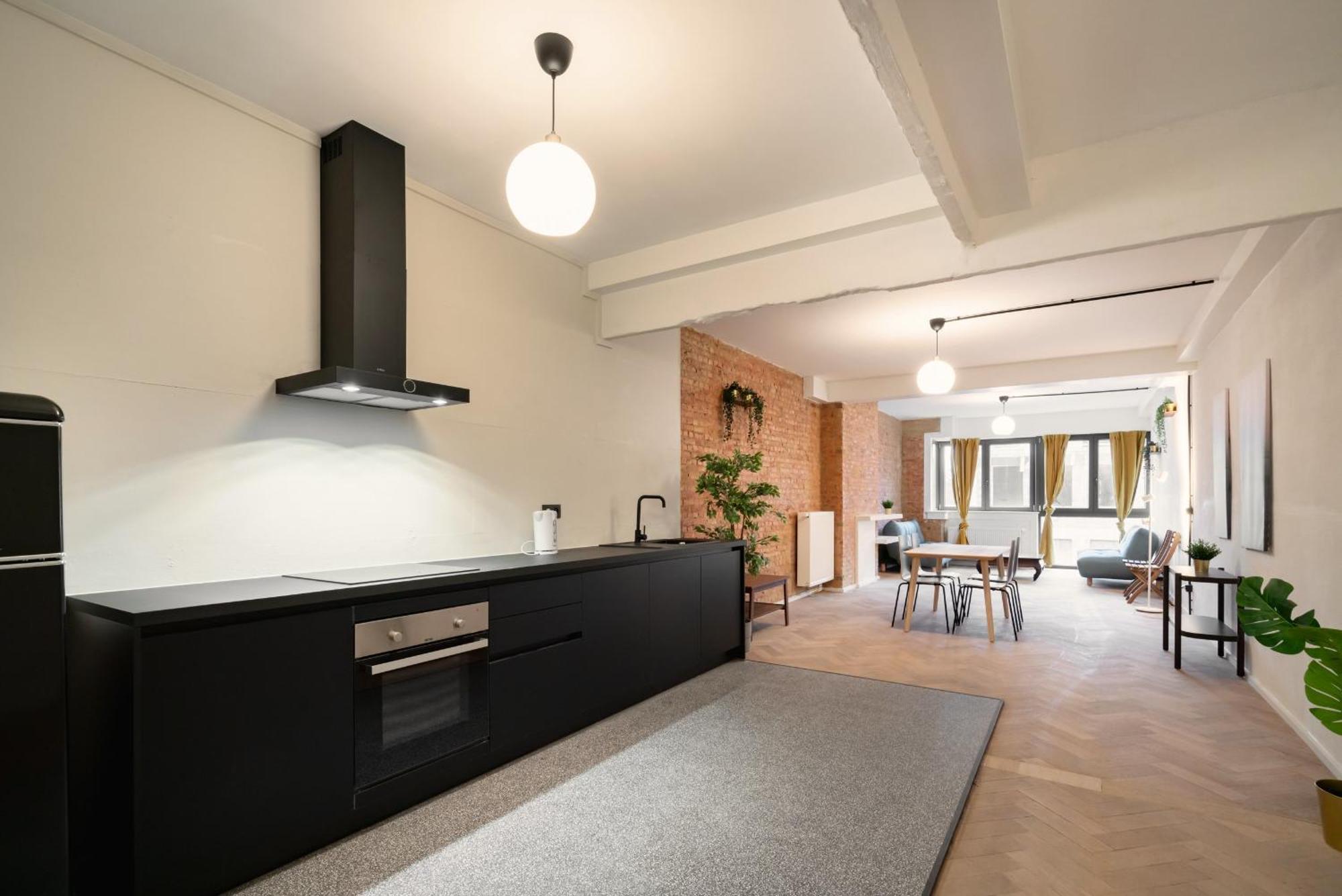 Two-Bedroom Apartments In The Heart Of Anversa Esterno foto