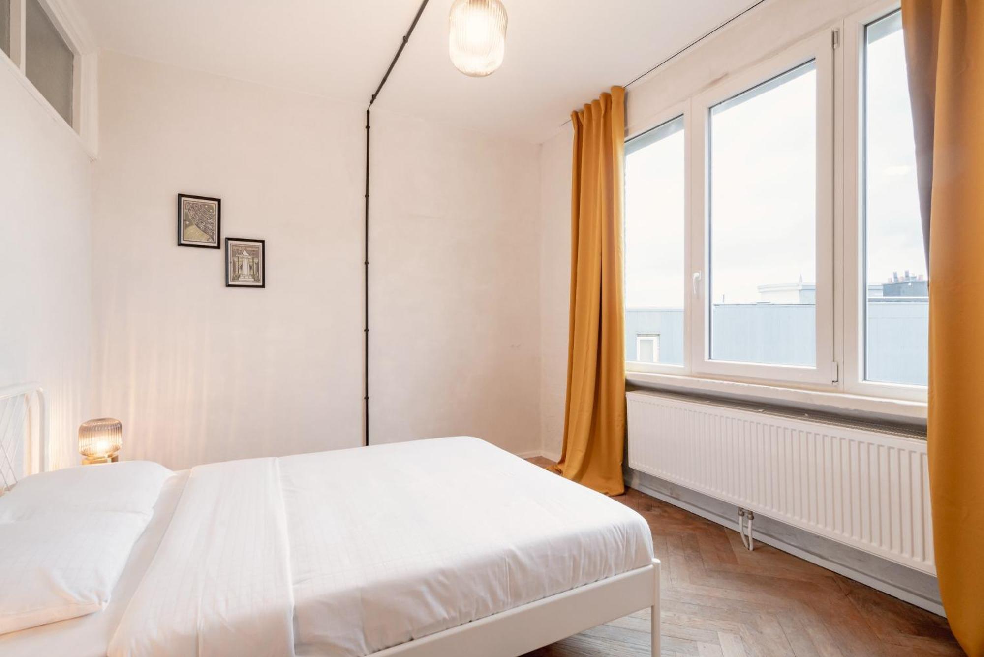 Two-Bedroom Apartments In The Heart Of Anversa Esterno foto