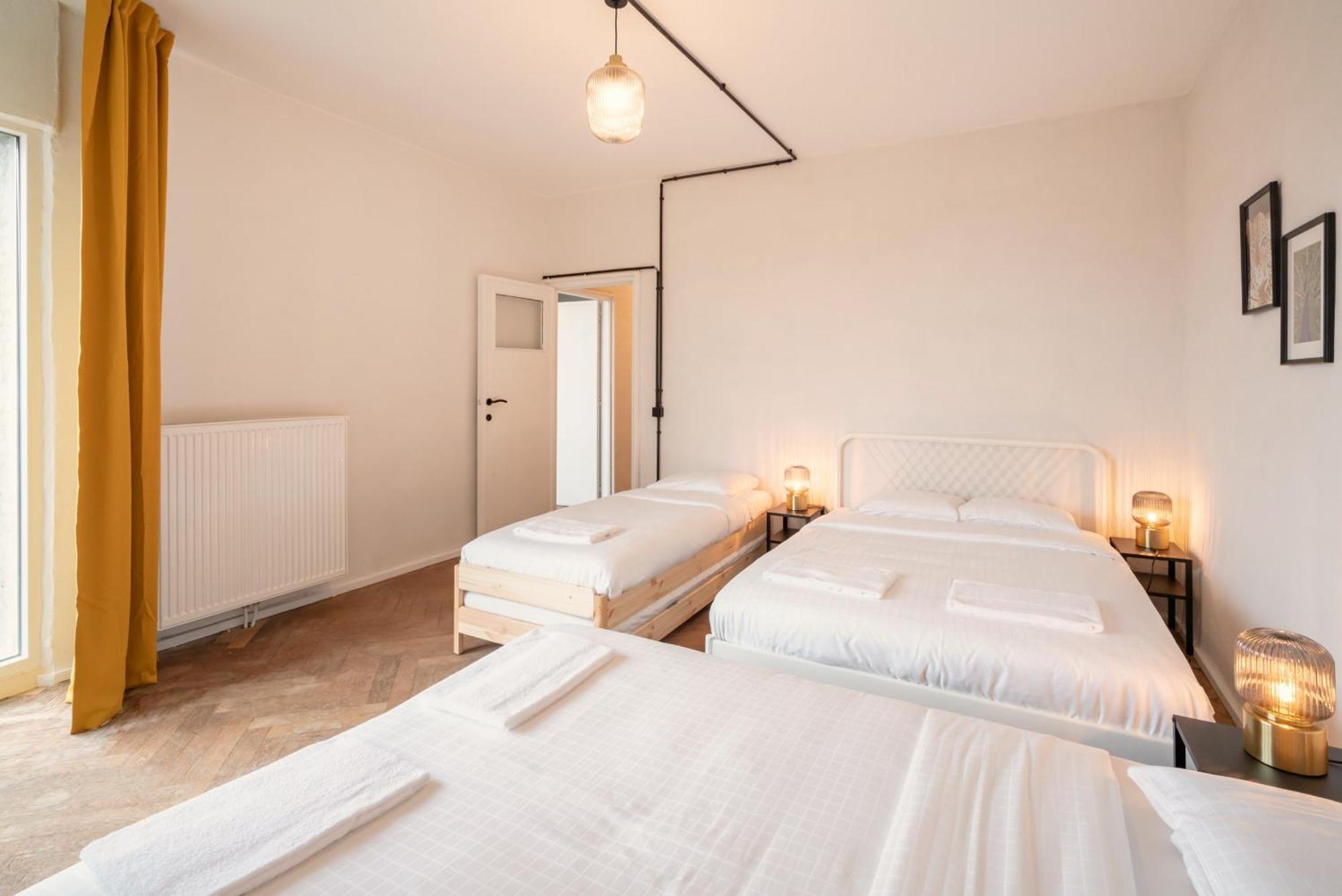 Two-Bedroom Apartments In The Heart Of Anversa Esterno foto