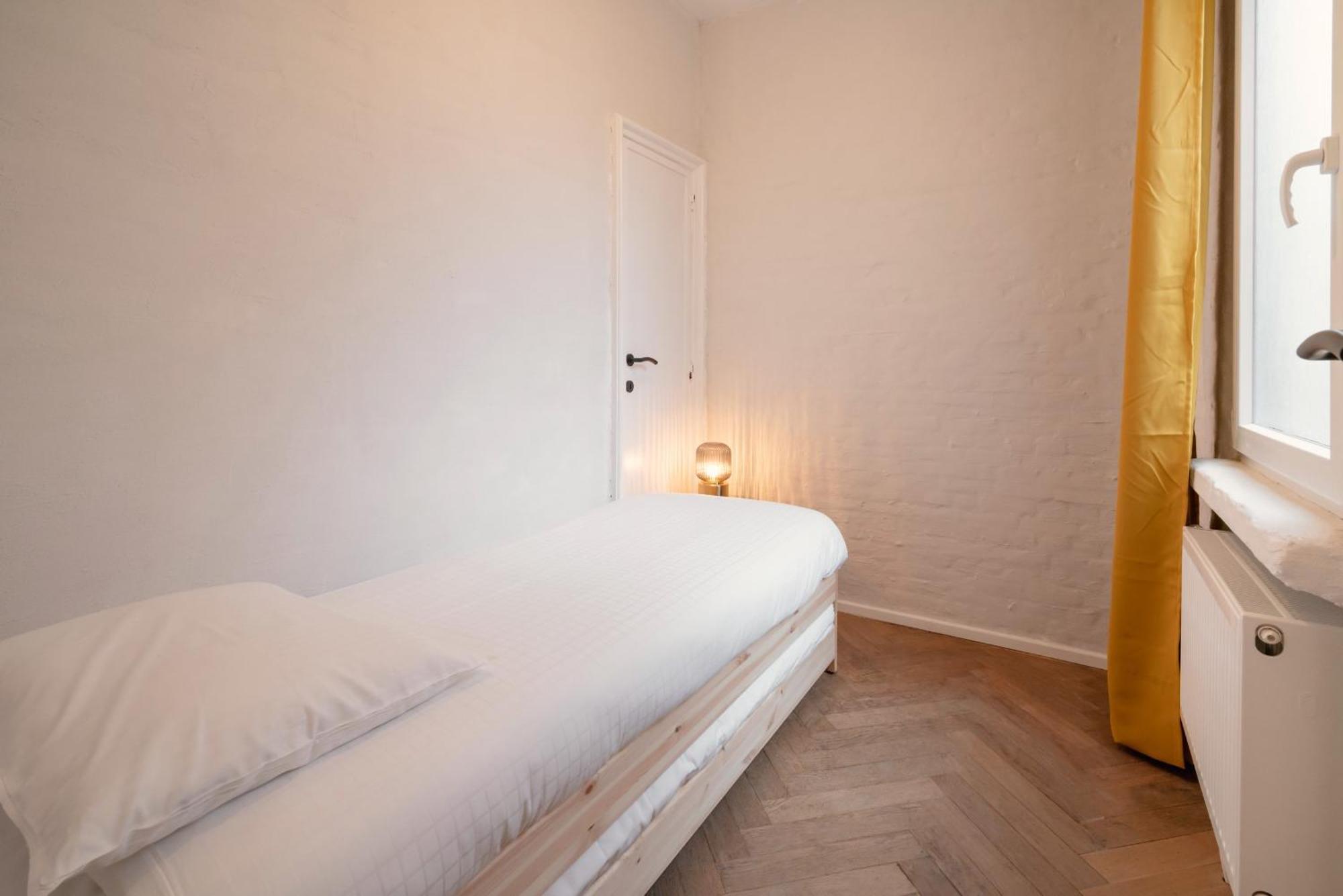 Two-Bedroom Apartments In The Heart Of Anversa Esterno foto