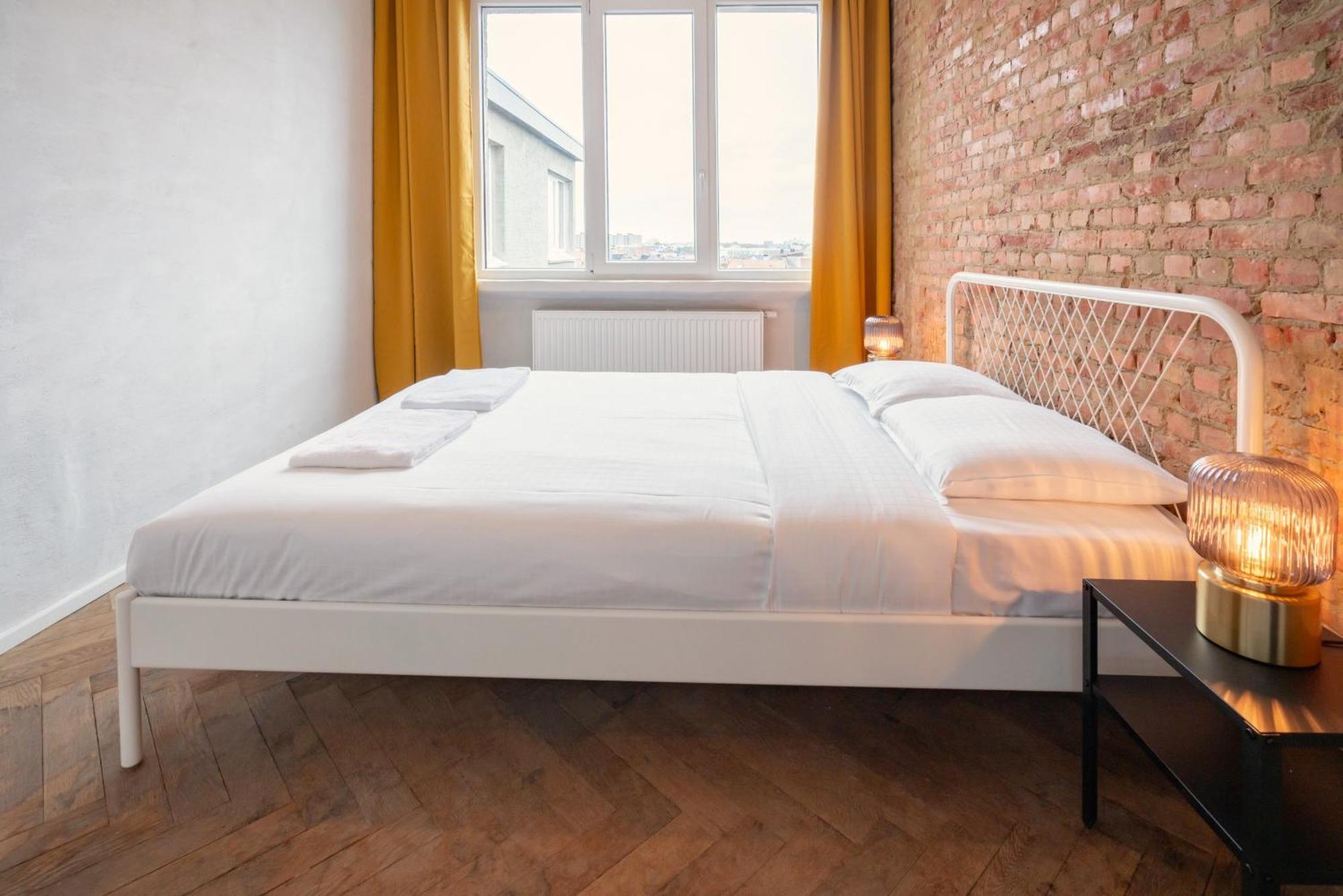 Two-Bedroom Apartments In The Heart Of Anversa Esterno foto