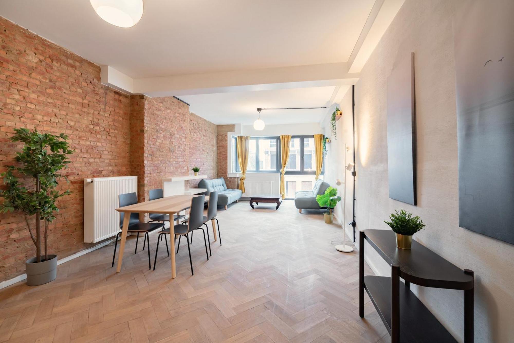 Two-Bedroom Apartments In The Heart Of Anversa Esterno foto