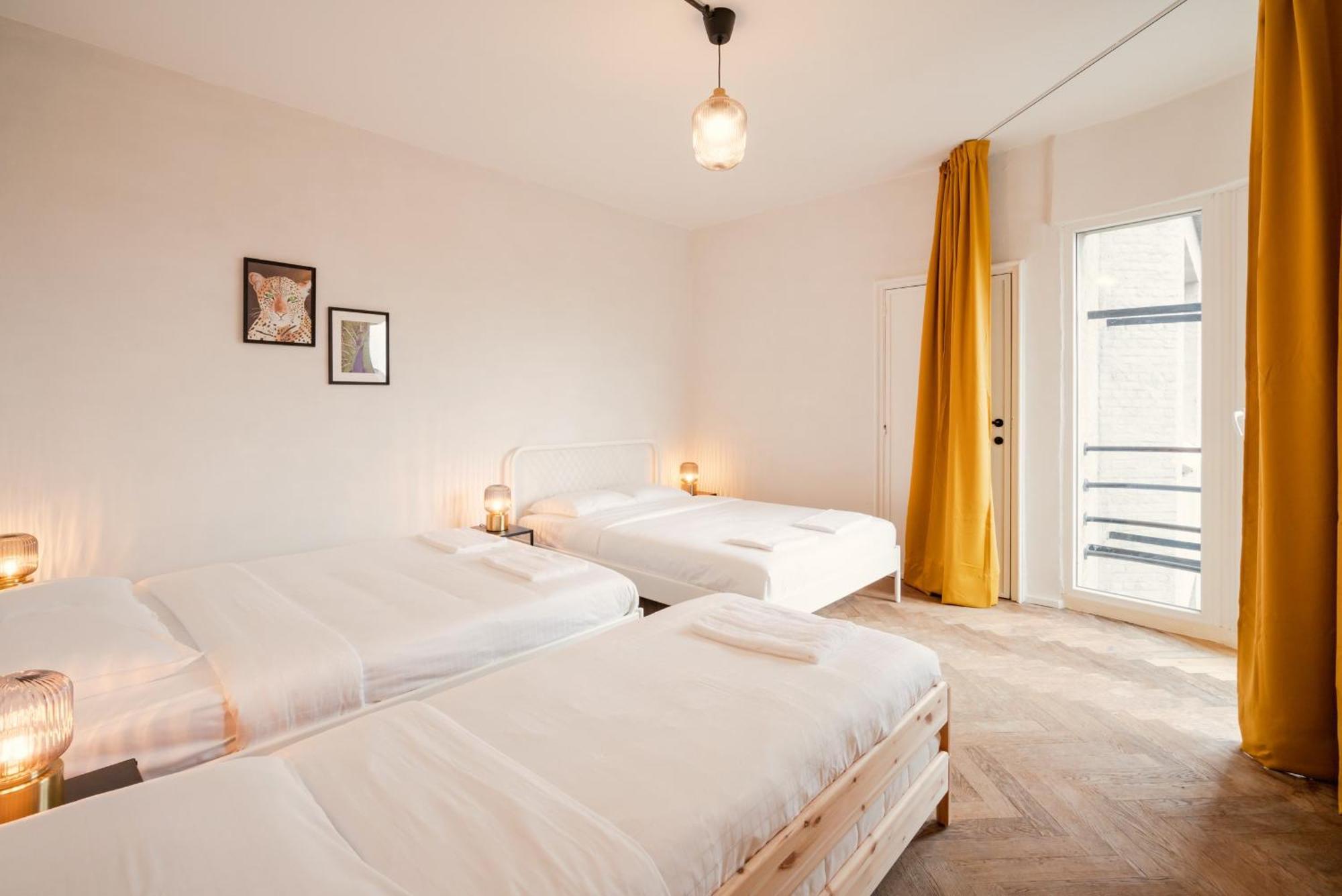 Two-Bedroom Apartments In The Heart Of Anversa Esterno foto