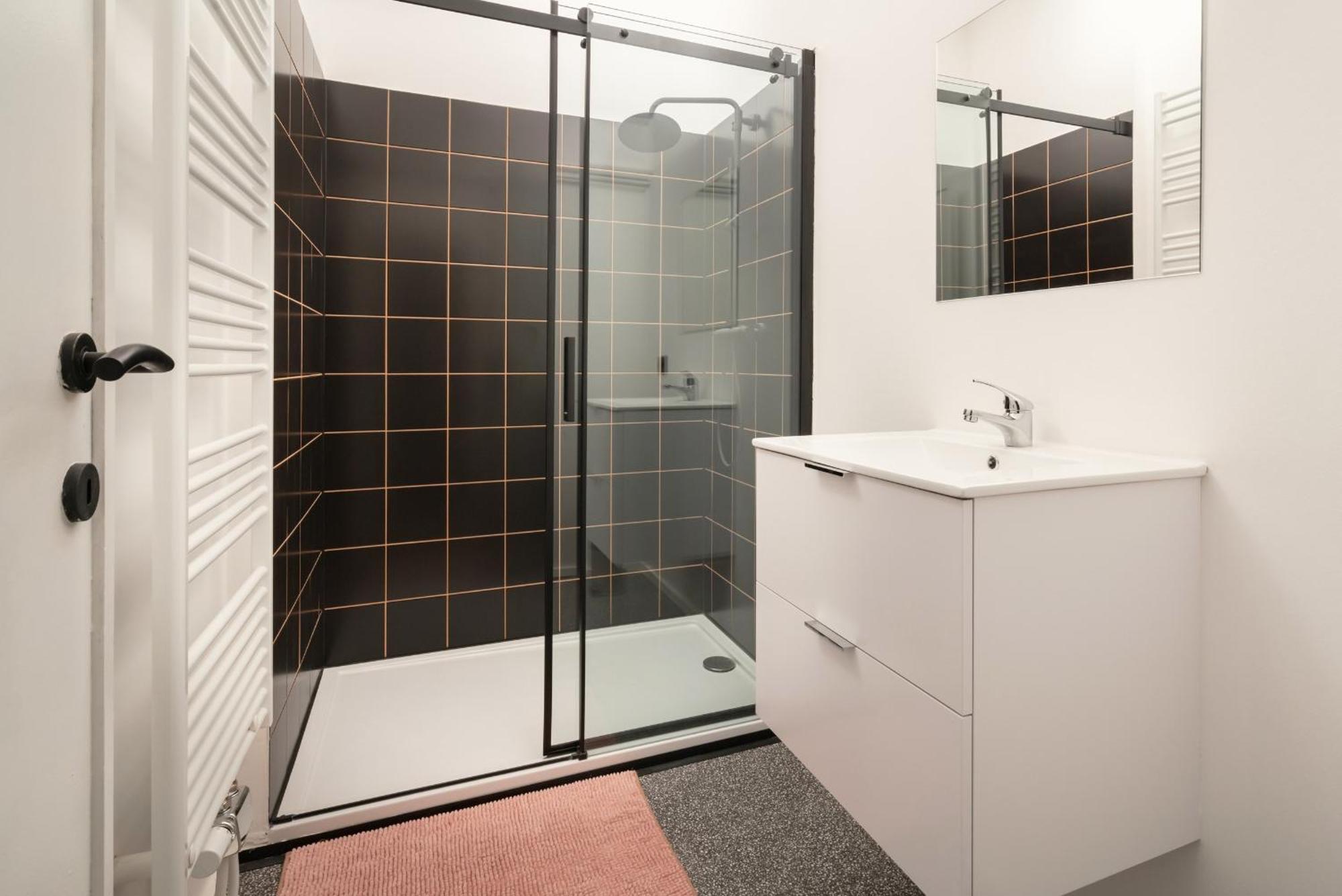 Two-Bedroom Apartments In The Heart Of Anversa Esterno foto