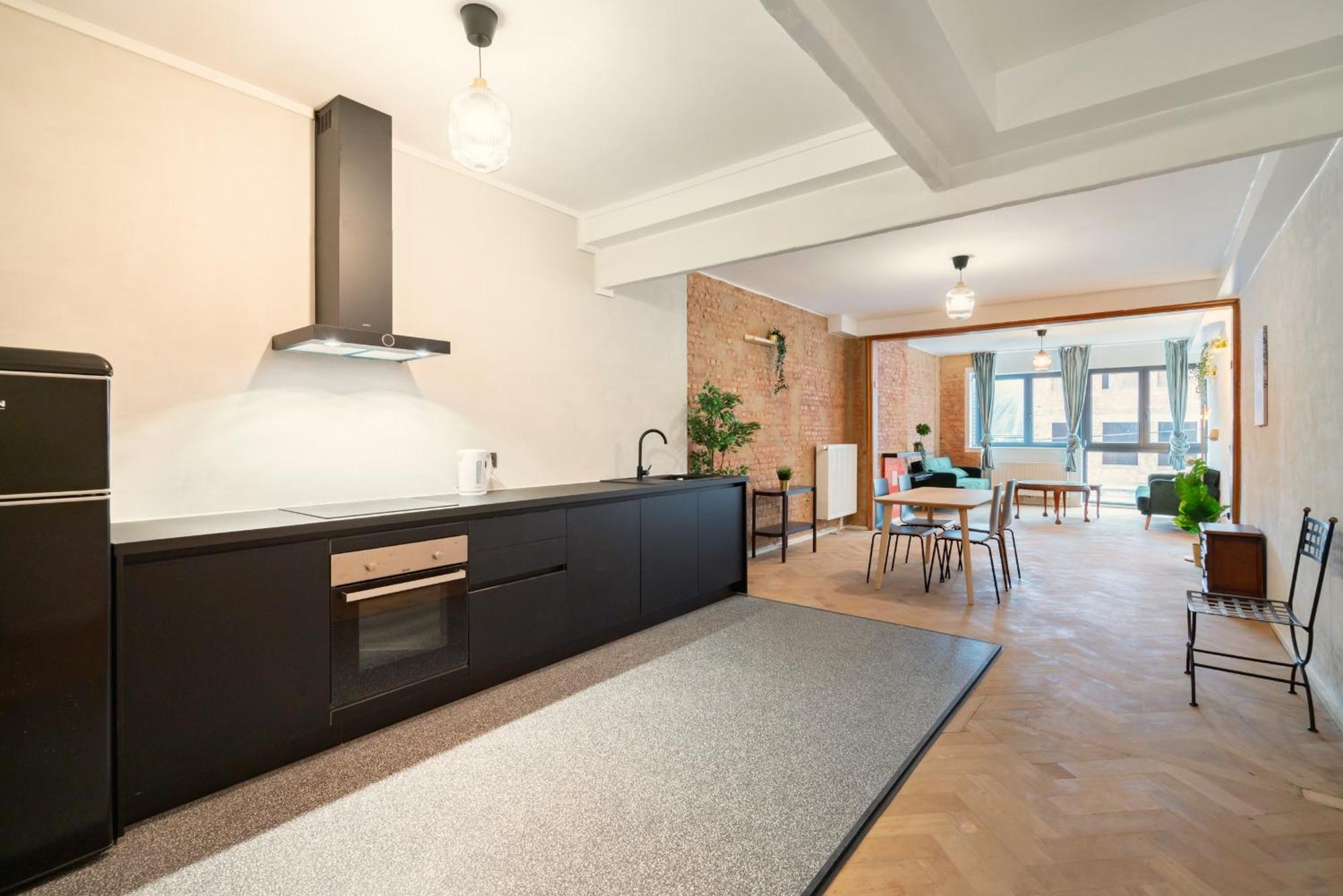 Two-Bedroom Apartments In The Heart Of Anversa Esterno foto
